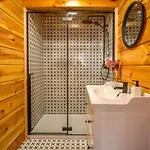 Nini House