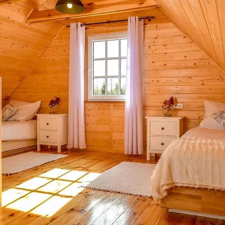 Nini House